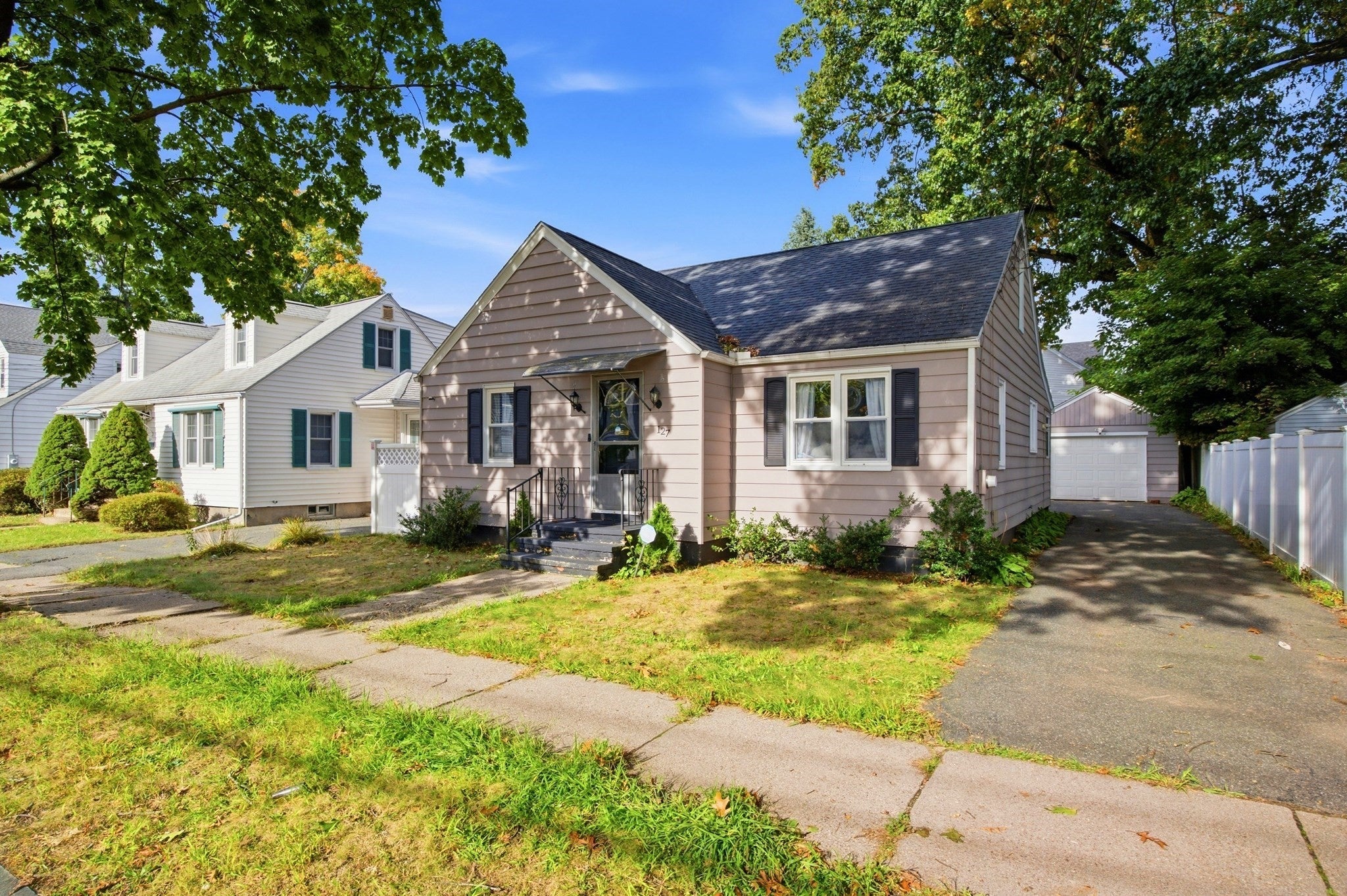 Photo of 127 Shawmut St, Springfield, MA