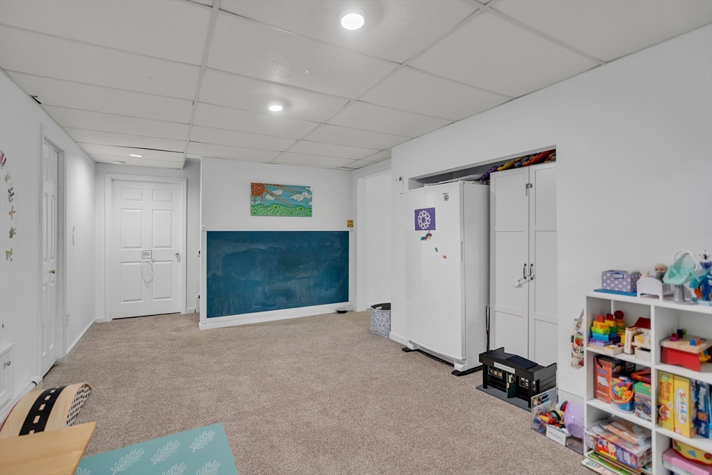 Hopkinton, Massachusetts 01748, United States, 4 Bedrooms Bedrooms, ,3 BathroomsBathrooms,Residential,Active,144460