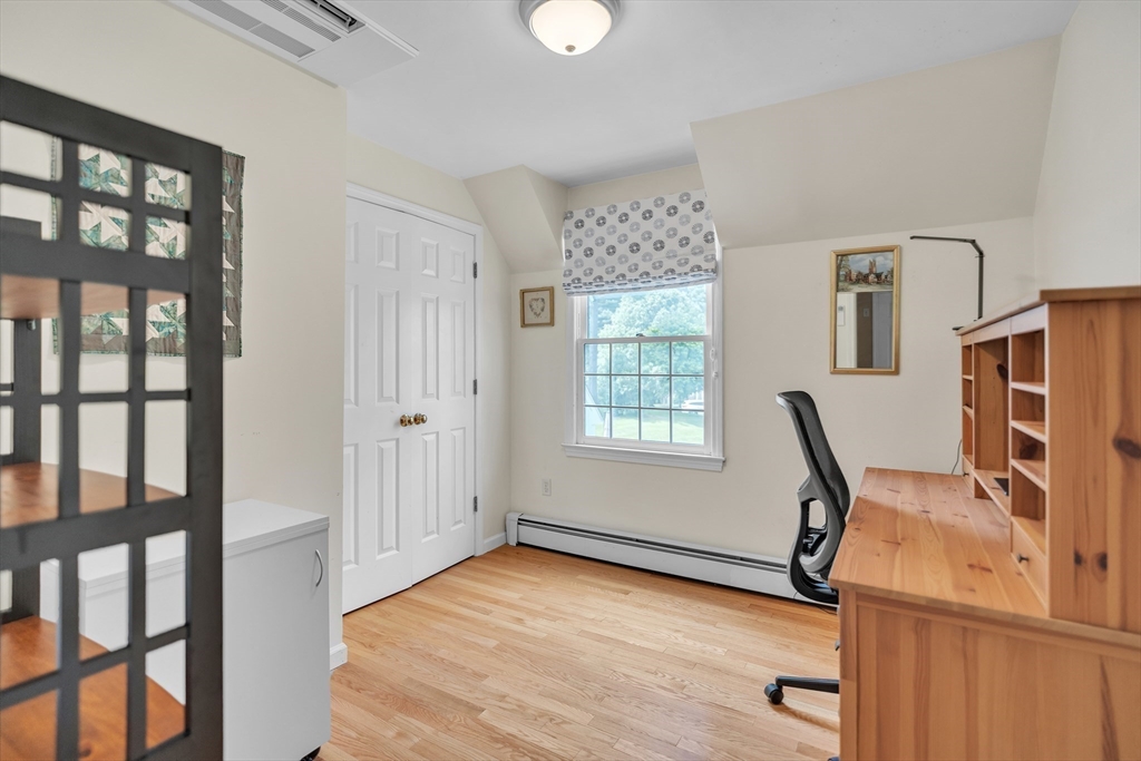 Hopkinton, Massachusetts 01748, United States, 4 Bedrooms Bedrooms, ,3 BathroomsBathrooms,Residential,Active,144460