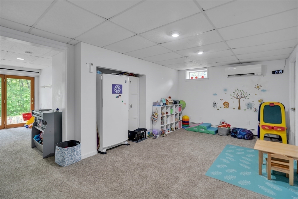 Hopkinton, Massachusetts 01748, United States, 4 Bedrooms Bedrooms, ,3 BathroomsBathrooms,Residential,Active,144460