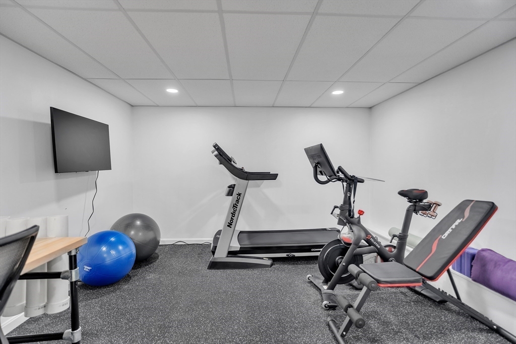 Hopkinton, Massachusetts 01748, United States, 4 Bedrooms Bedrooms, ,3 BathroomsBathrooms,Residential,Active,144460