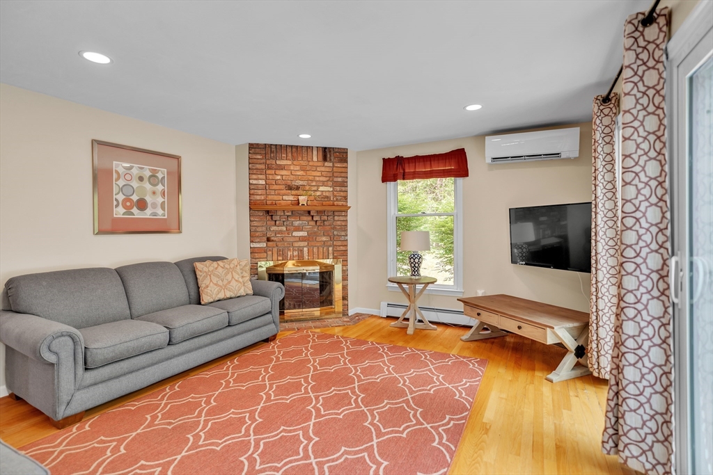 271 Pond St