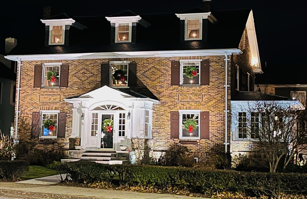 Photo: 284 Main St, Wakefield, MA