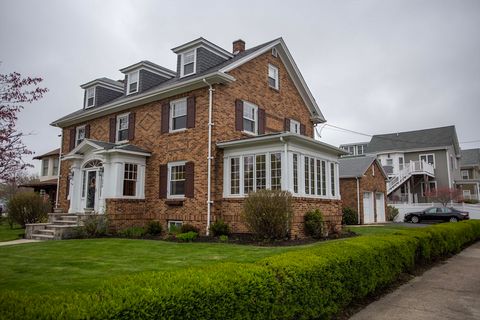 Photo of 284 Main St, Wakefield, MA 01880 (MLS # 73510086)