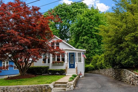 Photo of 4 Western Ave, Wakefield, MA 01880 (MLS # 73519123)