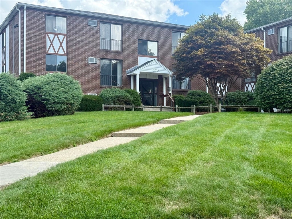 Photo of 127 King St, Franklin, MA