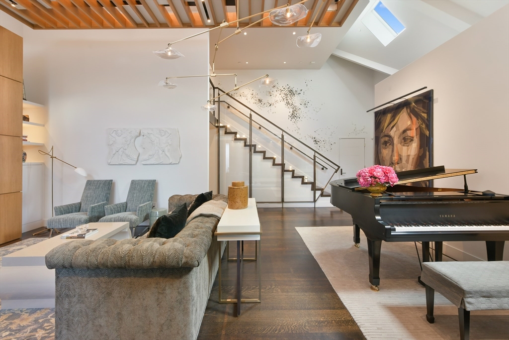 201 W Brookline PH-401