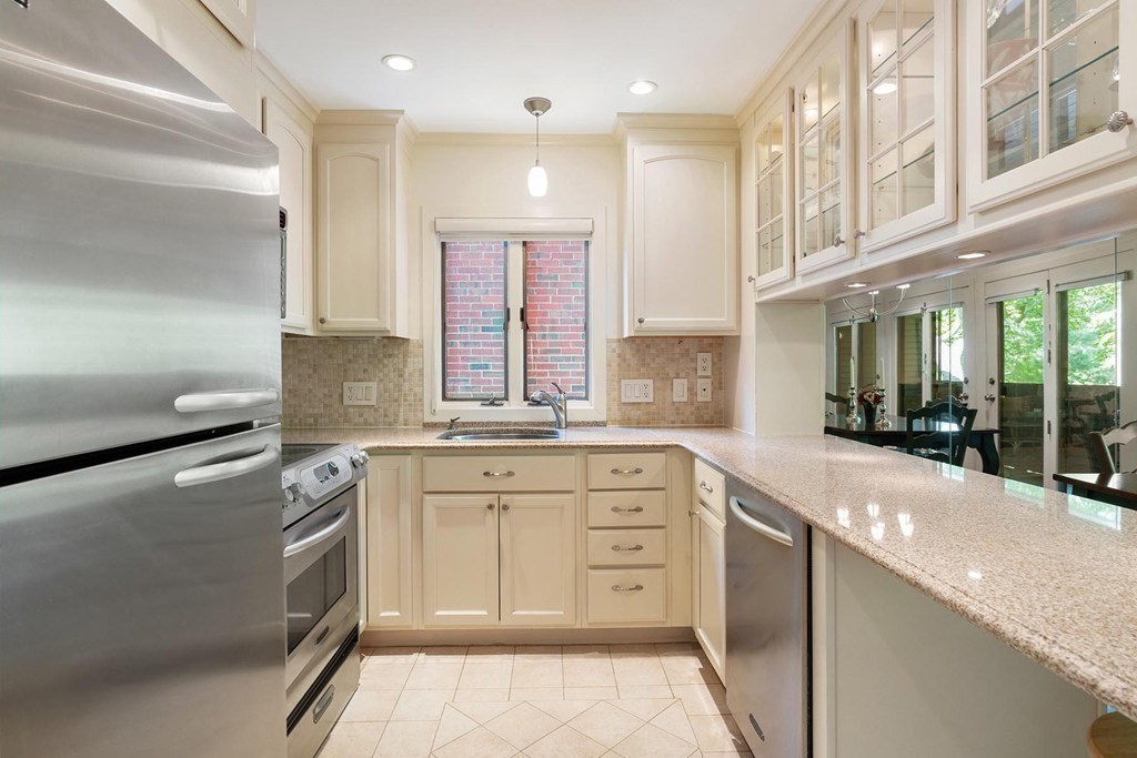 241 Perkins St E101
