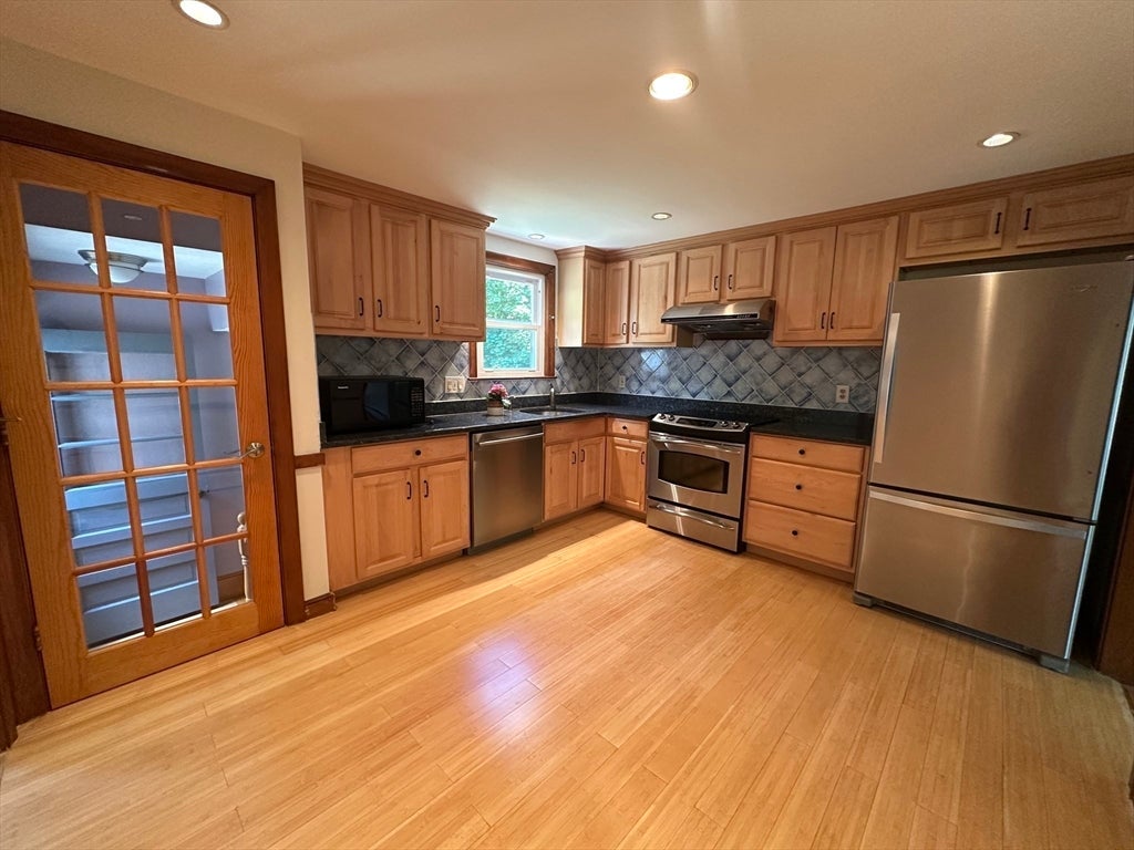 10 Cedar Ridge Drive