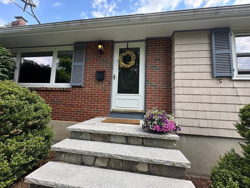 10 Cedar Ridge Drive