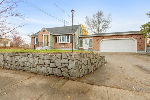 25 Lakeview St Blackstone MA 01504