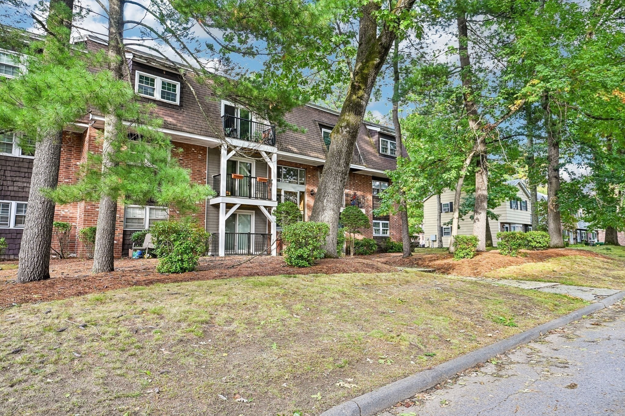 77 Ford St A
