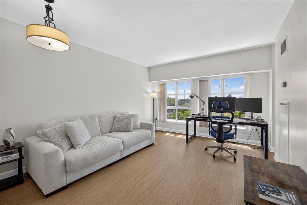 931 Massachusetts Ave 605