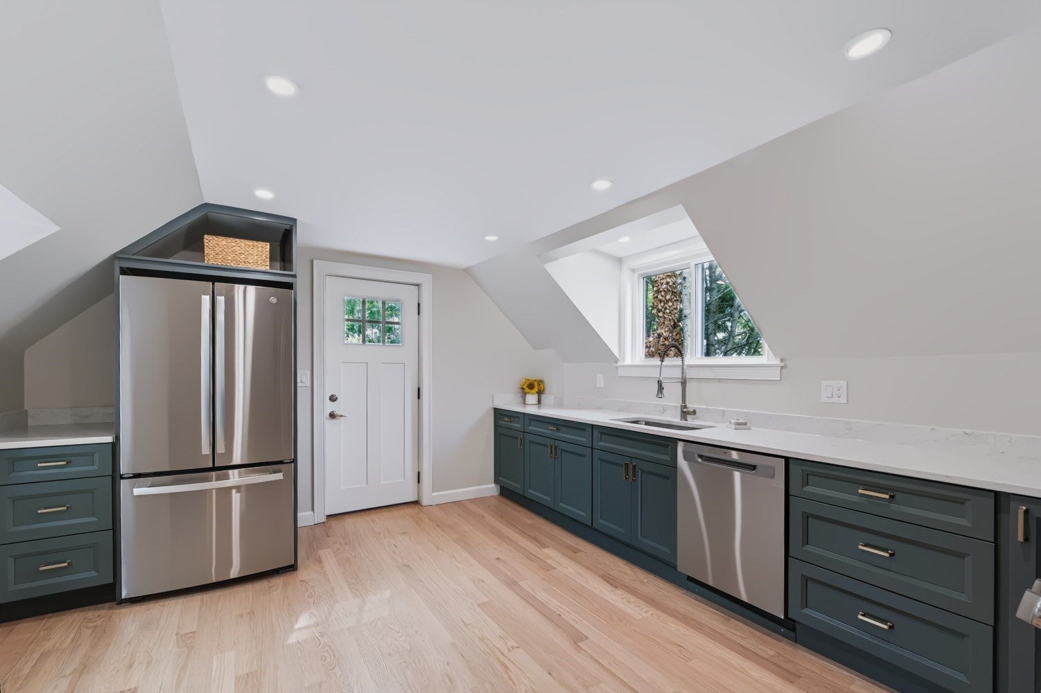 19 Charnock St #2, Beverly, MA, 19 Charnock St #2, Beverly, MA Photo #5