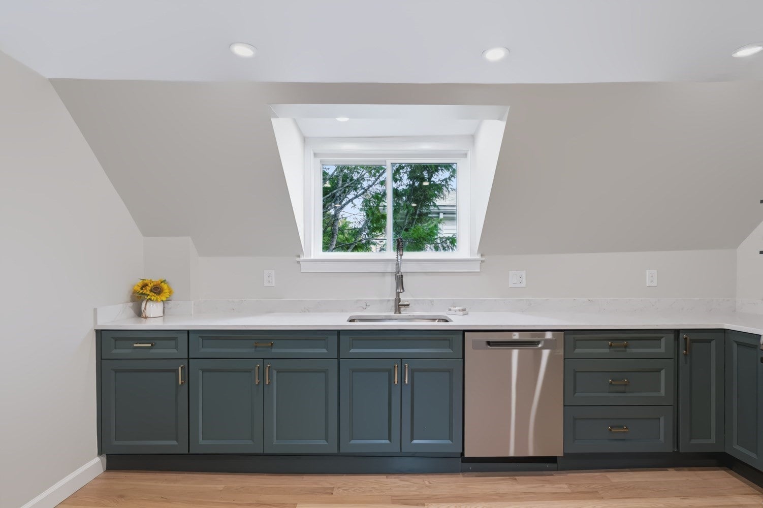 19 Charnock St #2, Beverly, MA, 19 Charnock St #2, Beverly, MA Photo #6