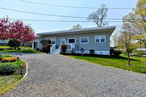 16 WARWICK RD, GLOUCESTER, MA 01930 - Image d7187e75518ba7bc60a62a47ea3d2cc7/3955870905