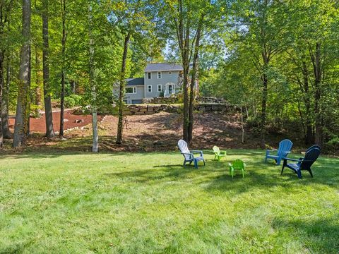 64 Lyndeborough Rd Amherst NH 03031