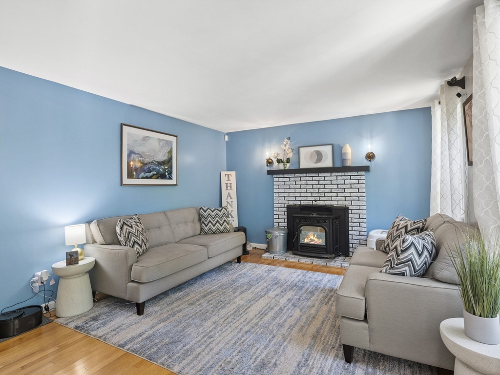 64 Lyndeborough Rd