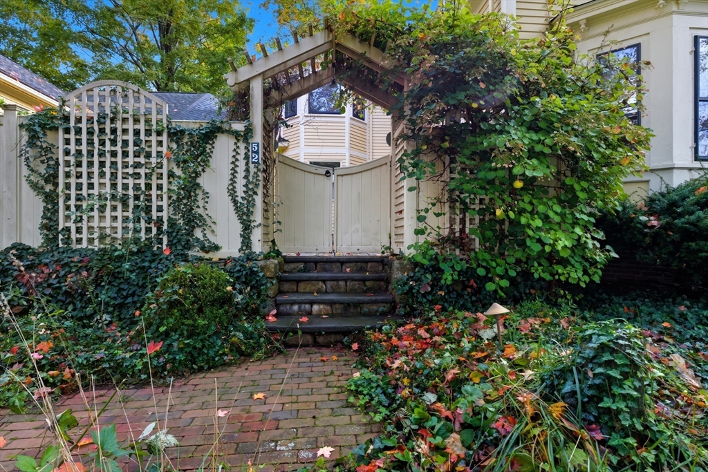 52 Bow St