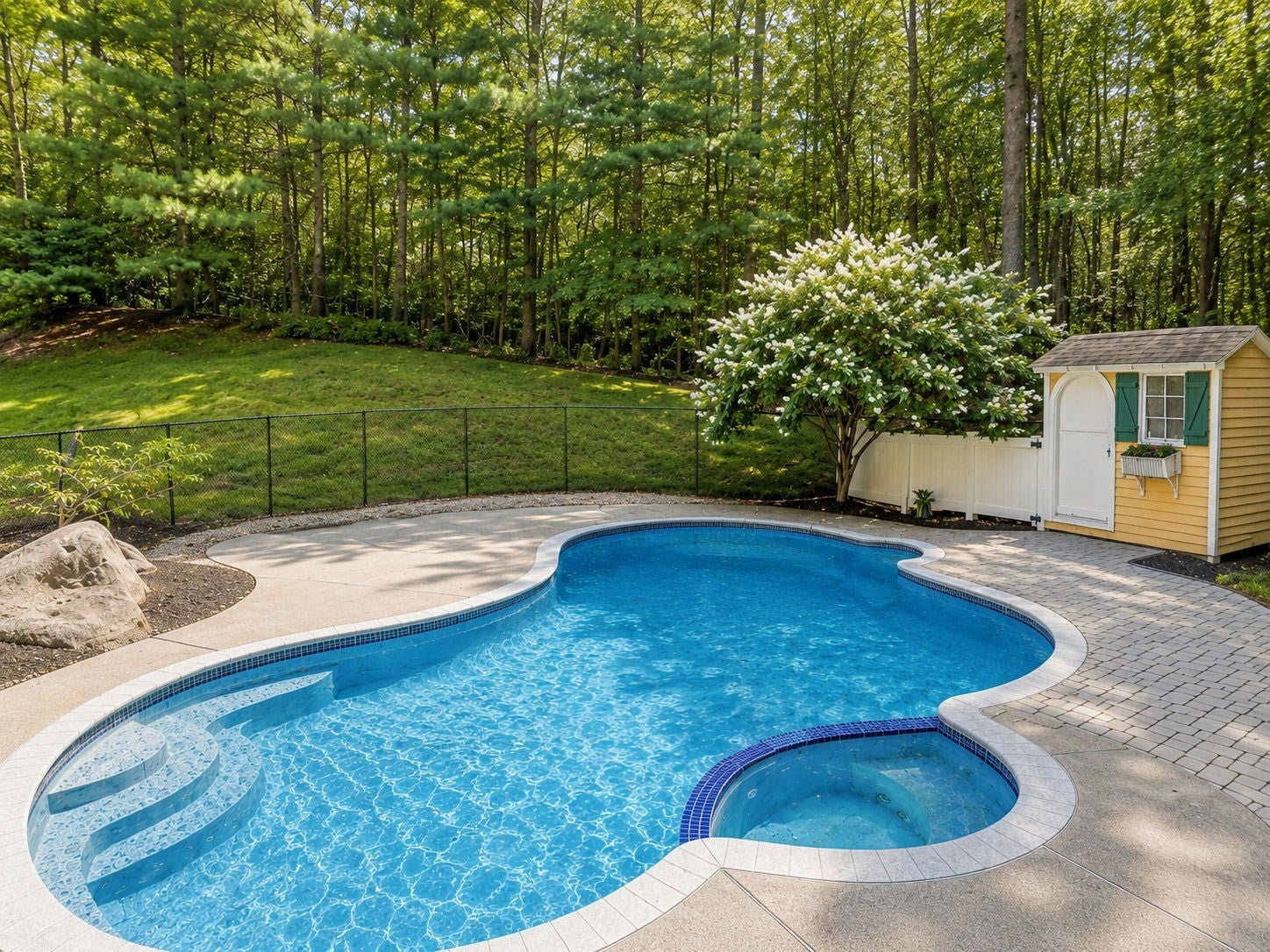 10 Hawk Ridge Rd