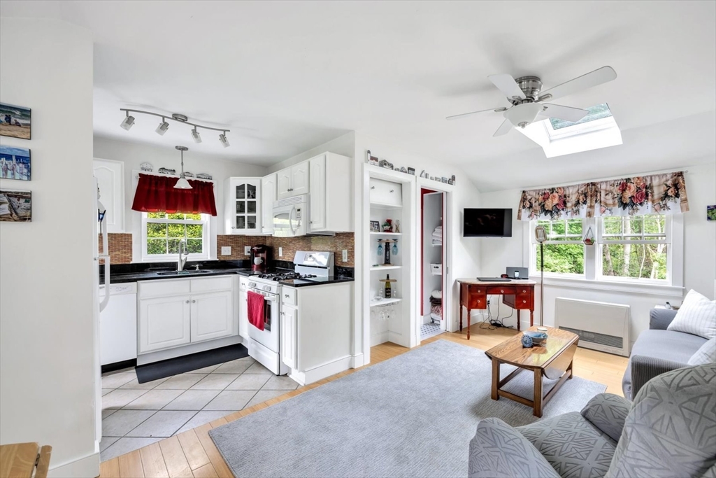 3679 Main St 3679