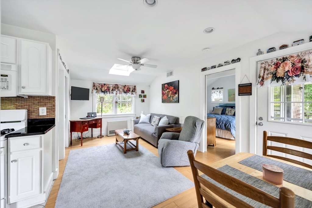 3679 Main St 3679