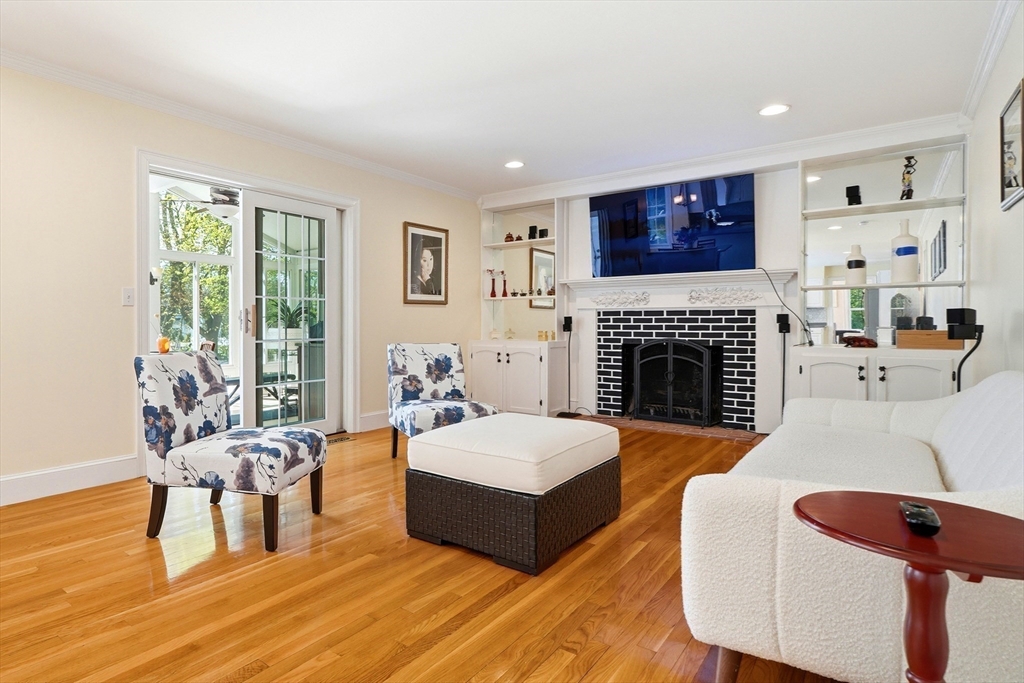 1 Village Ln