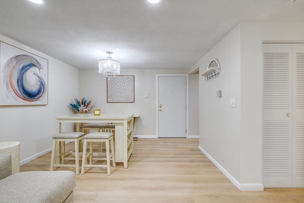 200 Manning St 16C
