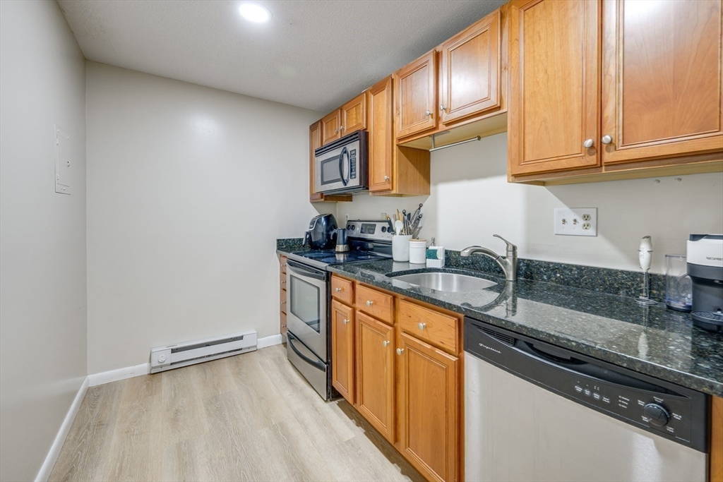 200 Manning St 16C
