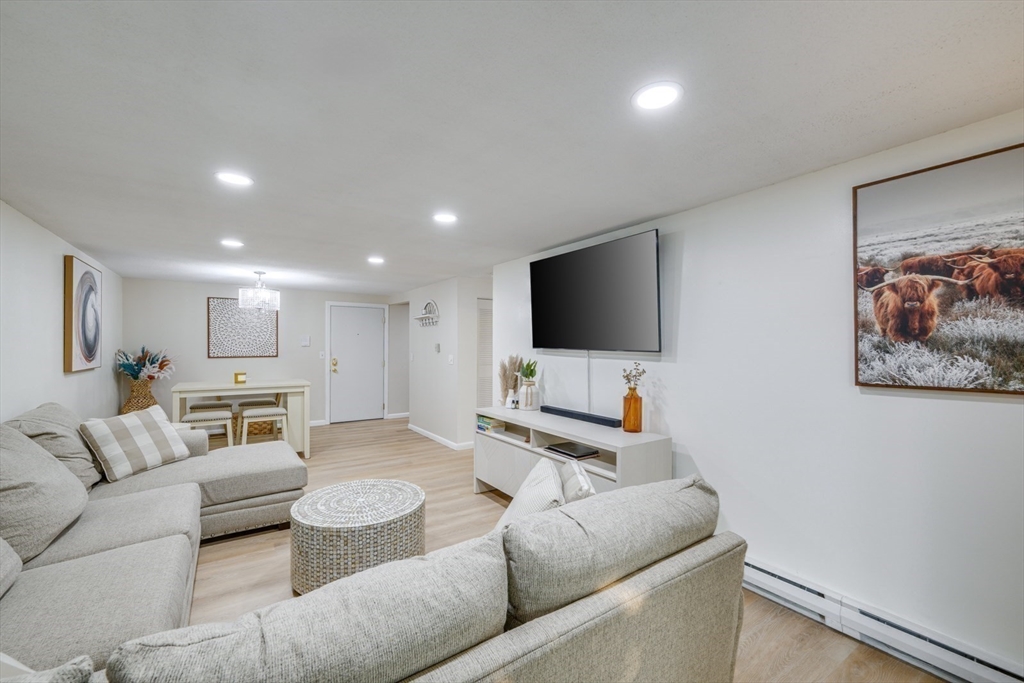 200 Manning St 16C