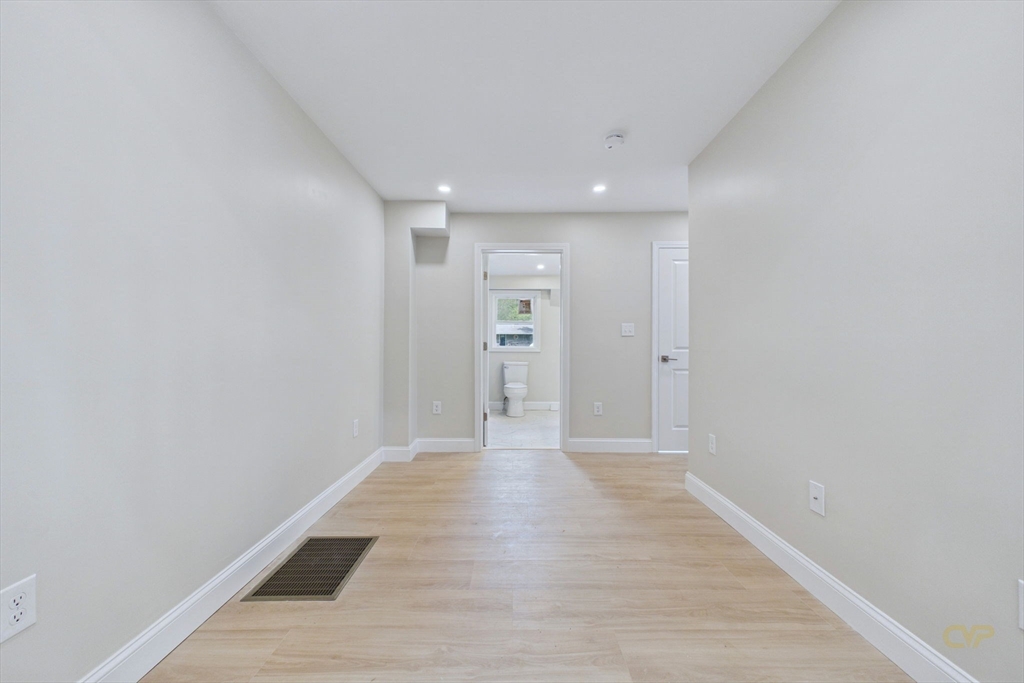 17 Southworth St, Lakeville, MA Photo #11