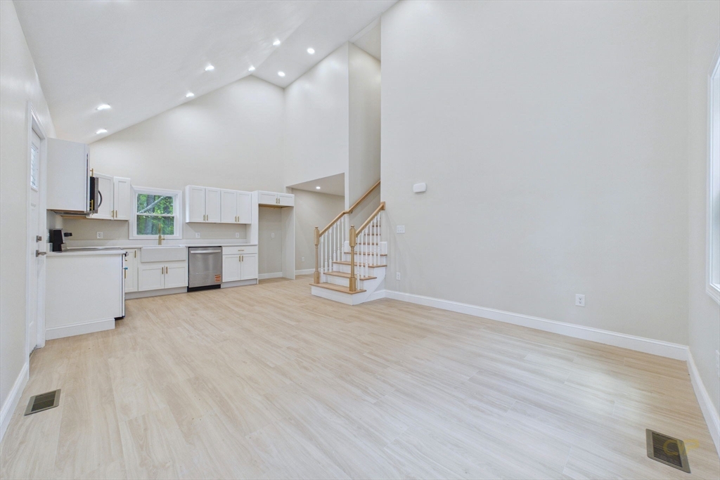17 Southworth St, Lakeville, MA Photo #7