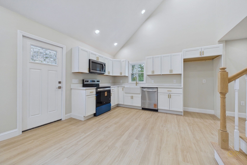 17 Southworth St, Lakeville, MA Photo #9