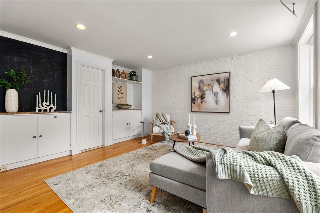 17 Bowdoin Street 4AB