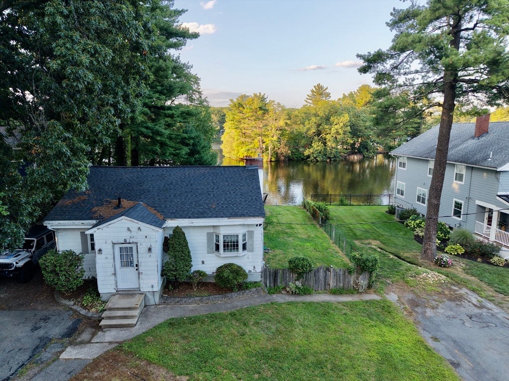 Photo of 2 Colonial Road, Lynnfield, MA