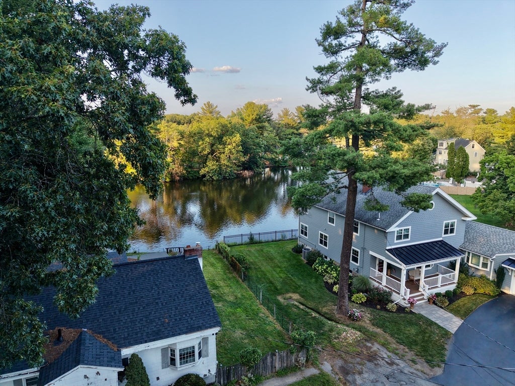 2 Colonial Road