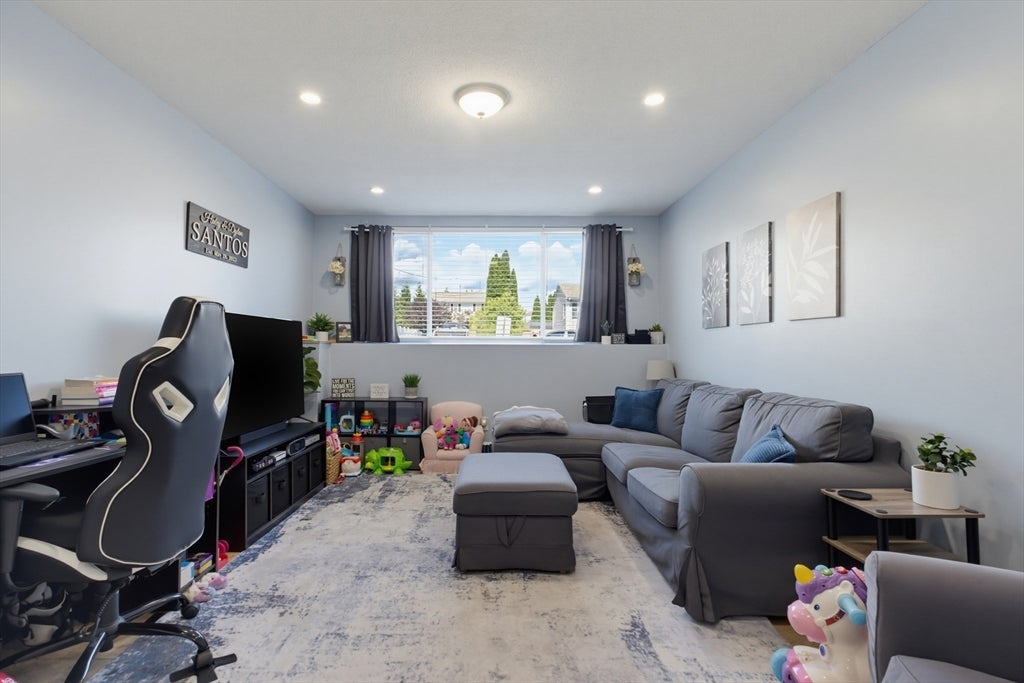 239 Glasgow St #1, Fall River, MA Photo #10