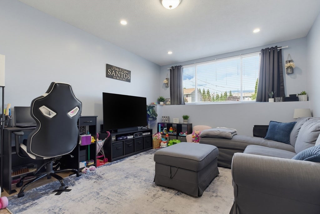 239 Glasgow St #1, Fall River, MA Photo #9