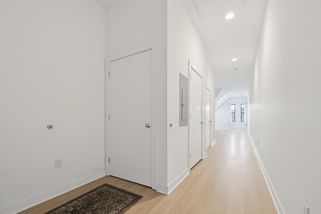 72 Ashland St 408