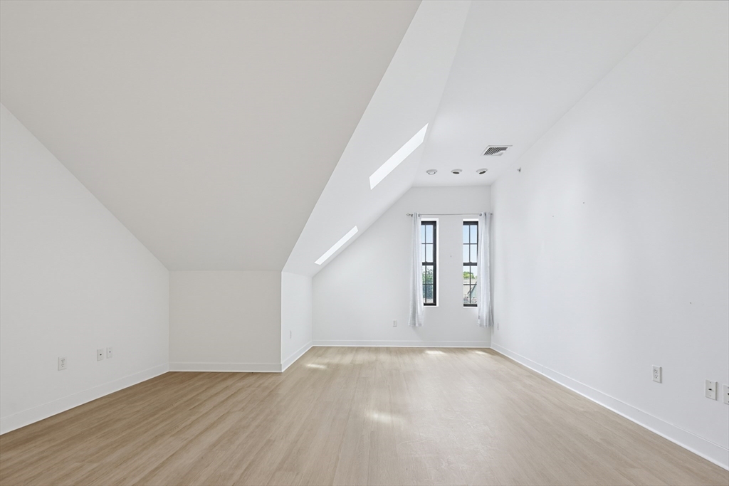 72 Ashland St 408