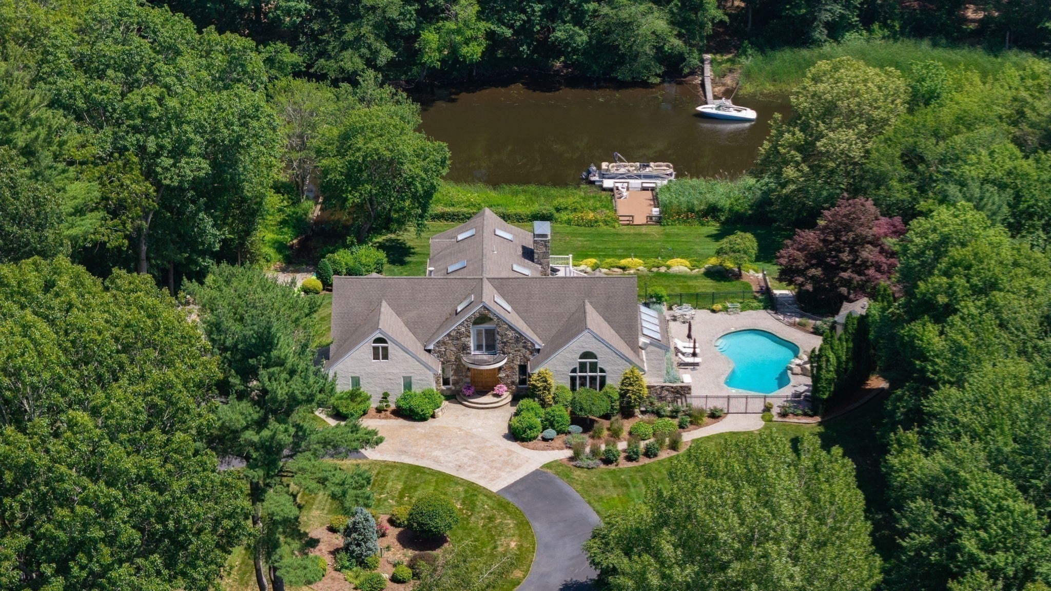 112 River Rd, Hanover MA 02339