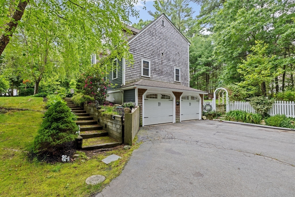109 Thayer Dr