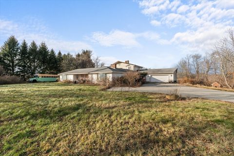 186 8 Lots Rd Sutton MA 01590