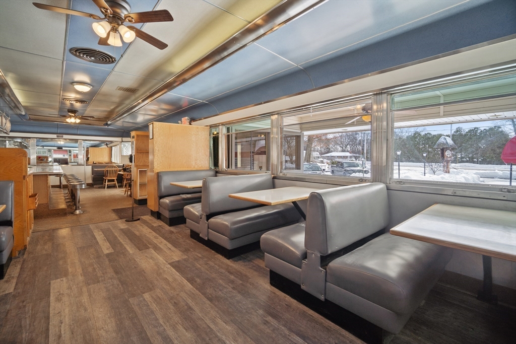 Chicopee, Massachusetts 01020, United States, ,2 BathroomsBathrooms,Residential,Active,104789