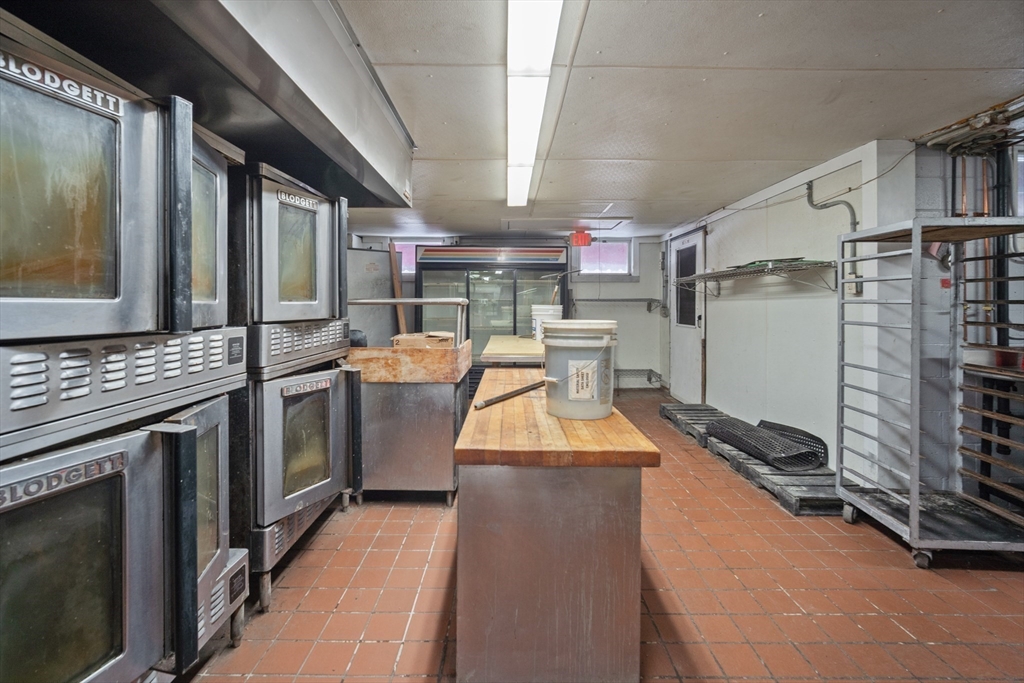 Chicopee, Massachusetts 01020, United States, ,2 BathroomsBathrooms,Residential,Active,104789