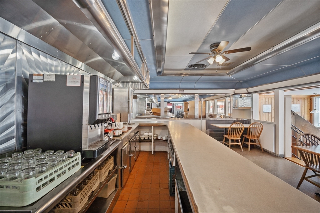 Chicopee, Massachusetts 01020, United States, ,2 BathroomsBathrooms,Residential,Active,104789