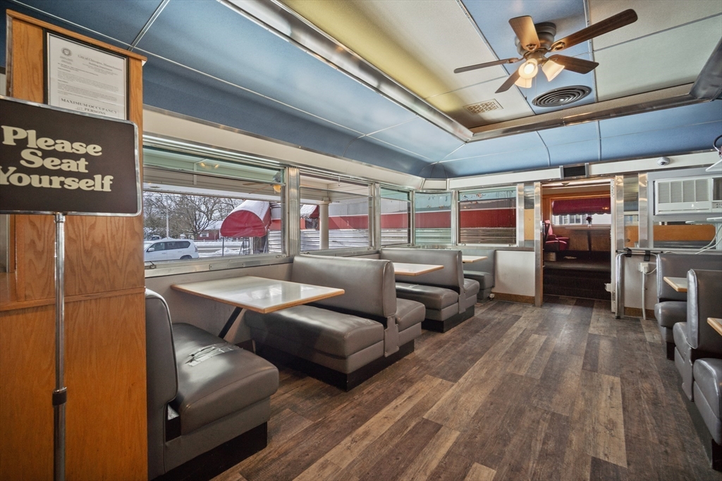 Chicopee, Massachusetts 01020, United States, ,2 BathroomsBathrooms,Residential,Active,104789