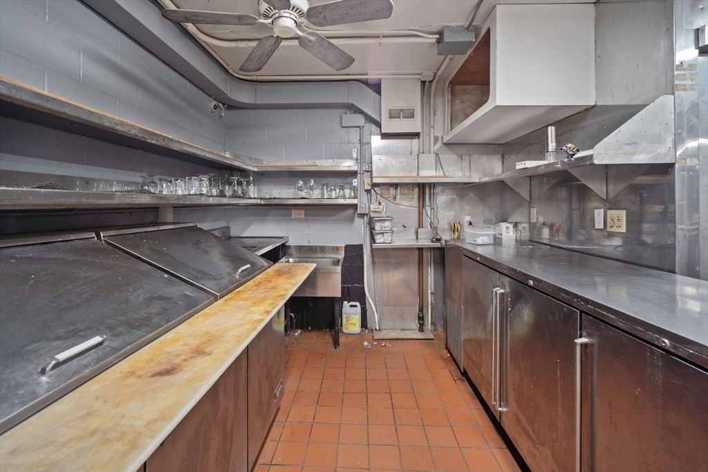 Chicopee, Massachusetts 01020, United States, ,2 BathroomsBathrooms,Residential,Active,104789