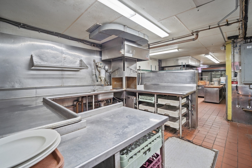 Chicopee, Massachusetts 01020, United States, ,2 BathroomsBathrooms,Residential,Active,104789