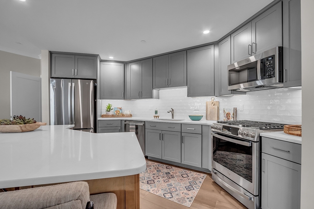 55 Pointe Place 204